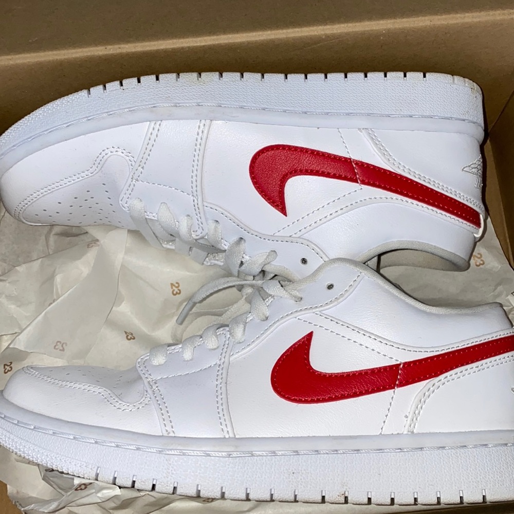 woman nike air jordans 1 low white red shoes - Picture 3 of 4
